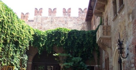 "Juliet's Balcony" on right side wall